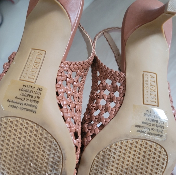 Heels - Picture 3 of 3